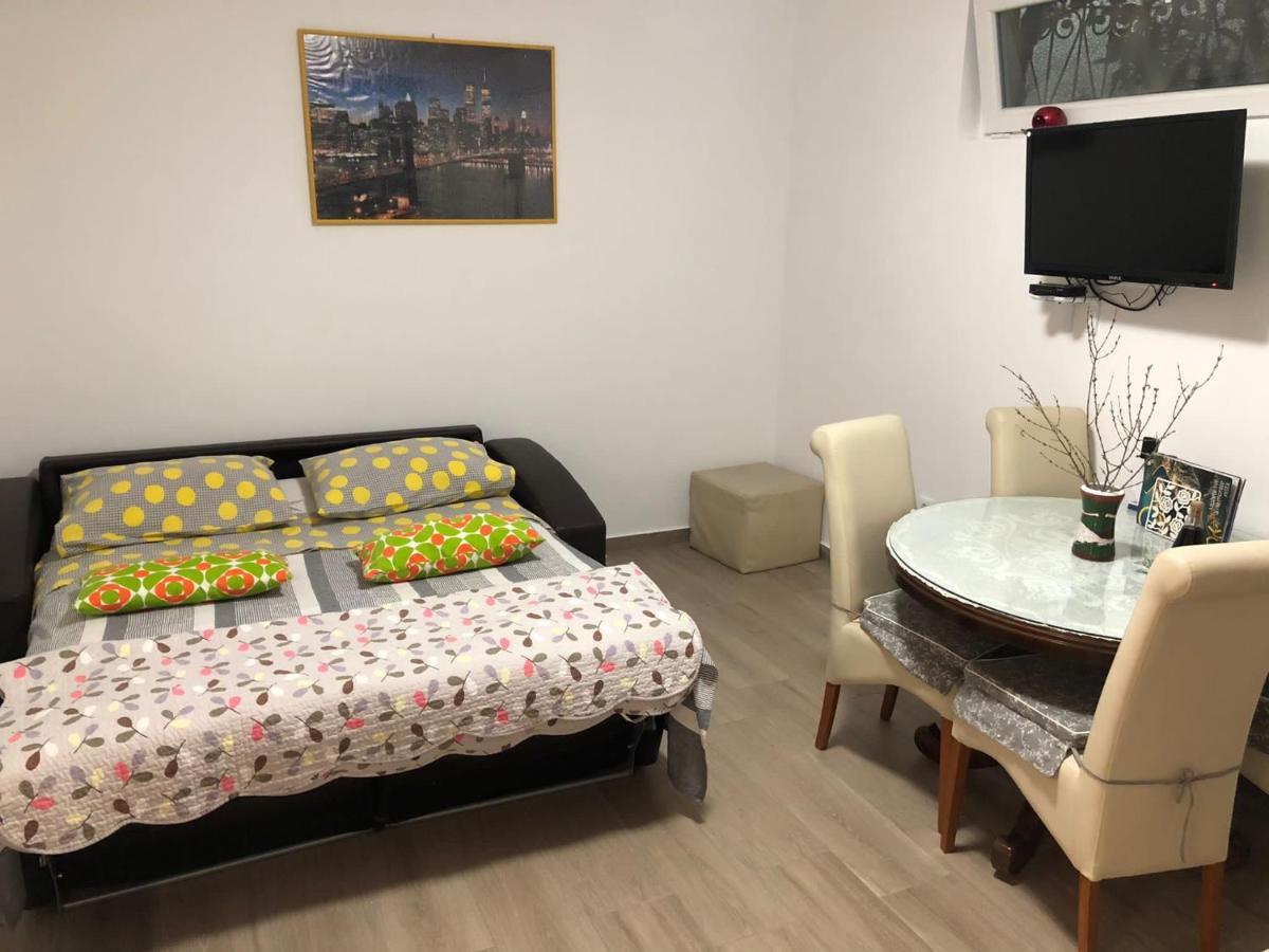 Apartment Danka Omis Exterior photo